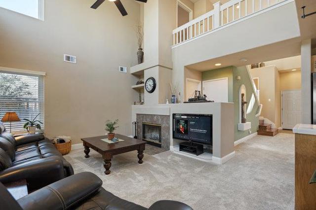 2421 Valley View Road, Hollister CA: https://media.crmls.org/mediaz/0db7154f-6dbf-475b-8370-1929f9489486.jpg