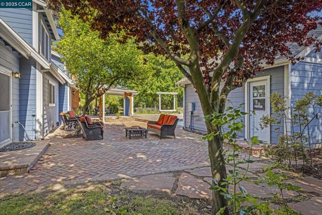 3505 Euclid Ave, Concord CA: https://media.crmls.org/mediaz/0db7564c-eb46-4819-99d0-dc979729381a.jpg