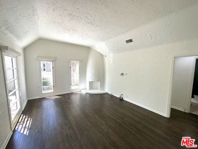 9019 Rosewood Avenue, West Hollywood CA: https://media.crmls.org/mediaz/0db78802-c330-42ed-8465-2b27e97ea313.jpg
