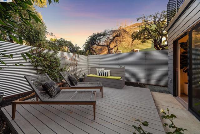 730 HENRY STREET, Oakland CA: https://media.crmls.org/mediaz/0db7d520-8d55-4be6-a533-79c010f89e17.jpg