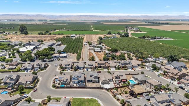 572 St Helena Drive, Newman CA: https://media.crmls.org/mediaz/0db7dd15-cc30-488e-b04e-98c37399e1e3.jpg