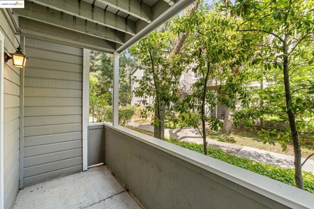 520 Canyon Oaks, Oakland CA: https://media.crmls.org/mediaz/0db82be9-586f-4d8d-acaa-02b6b196316a.jpg