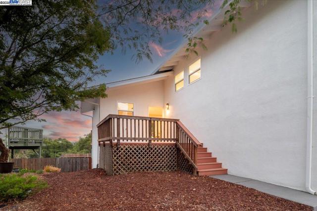 5277 Winifred Dr, Castro Valley CA: https://media.crmls.org/mediaz/0db83ecf-539d-4b9e-a884-53617d582623.jpg