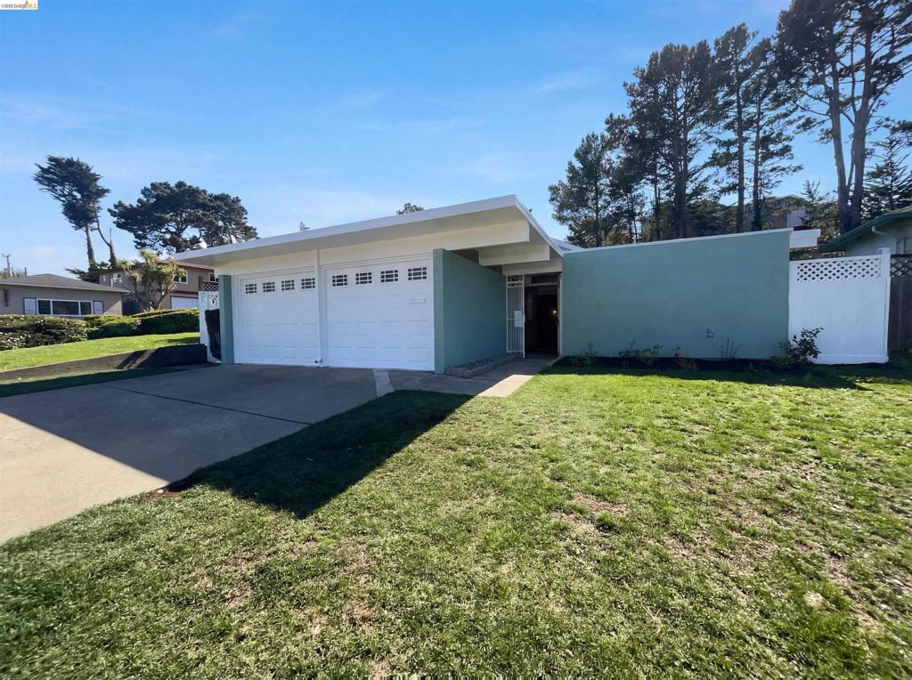 2361 Oakmont Dr