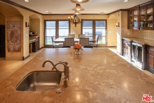 3501 Caribeth Drive, Encino CA: https://media.crmls.org/mediaz/0db8c96a-87ab-4421-ae7a-34605a857e2d.jpg