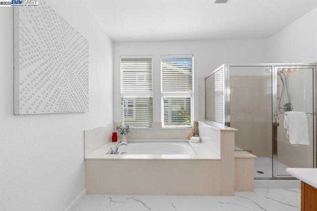 1525 Whispering Oaks Way, Pleasanton CA: https://media.crmls.org/mediaz/0db8d7ea-c2e1-4e2f-a8ea-f1c3a792b7b6.jpg