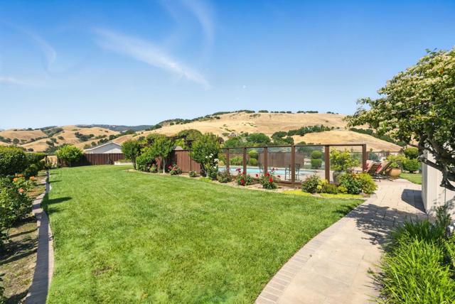 2525 Bridle Path Drive, Gilroy CA: https://media.crmls.org/mediaz/0db9944e-3258-4b5d-8781-cb7a1b945837.jpg