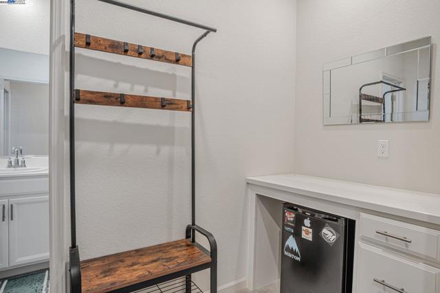 859 Helmsley Dr, Vacaville CA: https://media.crmls.org/mediaz/0dba35a9-2527-4757-ac66-7b4b7e66f916.jpg