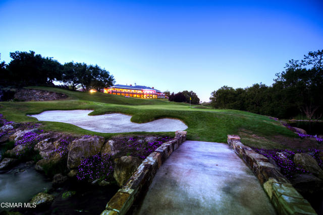 925 W Stafford Road, Thousand Oaks CA: https://media.crmls.org/mediaz/0dba5693-931c-4a46-847c-d56dad811303.jpg