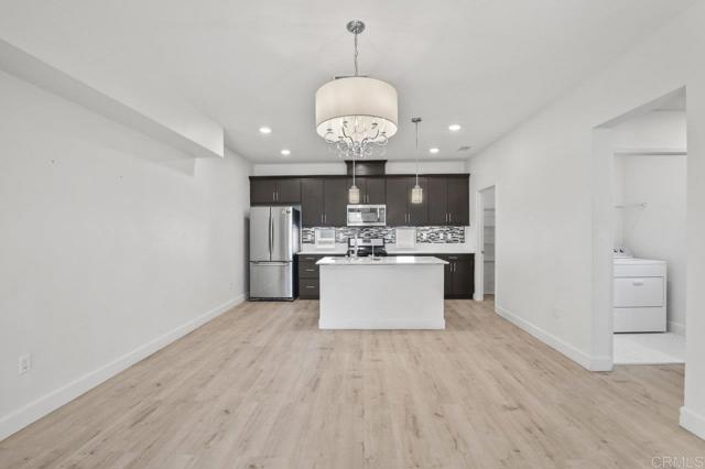 5140 Calle Sand Arch, San Diego CA: https://media.crmls.org/mediaz/0dba6908-8a3e-4d02-89e2-d7d4c1028c18.jpg