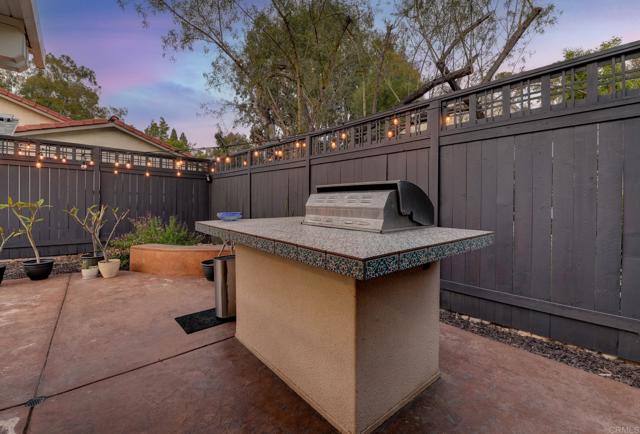Detail Gallery Image 15 of 30 For 9947 Mesa Madera Dr, San Diego,  CA 92131 - 4 Beds | 3 Baths