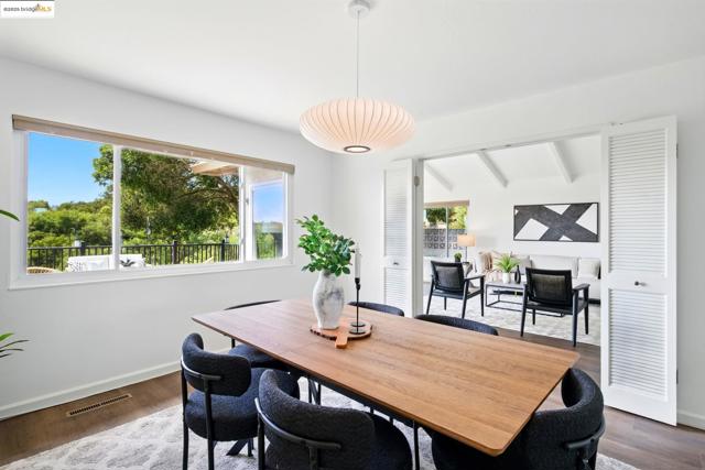 7927 Phaeton Dr, Oakland CA: https://media.crmls.org/mediaz/0dbb7ba9-a9fe-450e-95c8-e5ee1d577b37.jpg