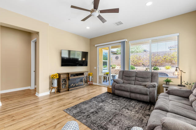 43606 Treviso Drive, Indio CA: https://media.crmls.org/mediaz/0dbb7f43-1aea-490e-a010-b0ec542d9807.jpg