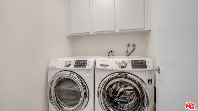 200 N Swall Drive, Beverly Hills CA: https://media.crmls.org/mediaz/0dbba2ea-81d9-45cf-8eb8-82a8bf3cb52c.jpg