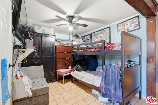 547 N St Louis Street, Los Angeles CA: https://media.crmls.org/mediaz/0dbbb711-18d0-4b68-a23a-c8b88f1d741b.jpg