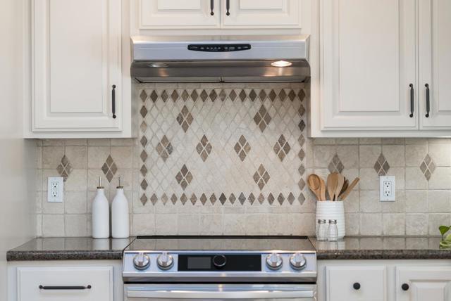 121 Day Valley Lane, Aptos CA: https://media.crmls.org/mediaz/0dbbcb8e-7028-4247-816b-52ef5d1acf87.jpg
