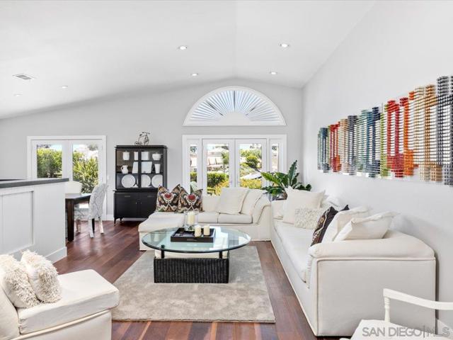 13338 Corte De Chucena, San Diego CA: https://media.crmls.org/mediaz/0dbbd8e0-ada6-4091-8ecf-39e7c3eebb56.jpg