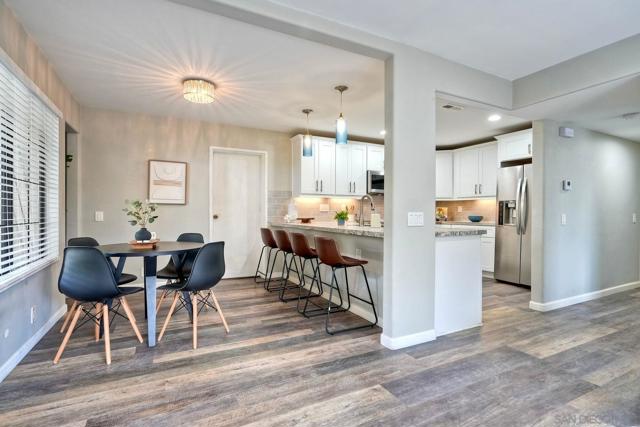 4195 Porte De Merano, San Diego CA: https://media.crmls.org/mediaz/0dbbe301-547f-4f72-b719-b4401f7afbd1.jpg