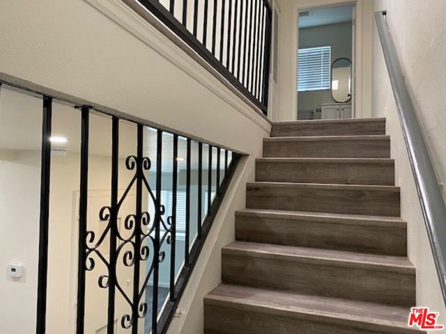 4832 Rosewood Avenue, Los Angeles CA: https://media.crmls.org/mediaz/0dbd3056-ba75-4ac5-96d3-3da5e6787e39.jpg