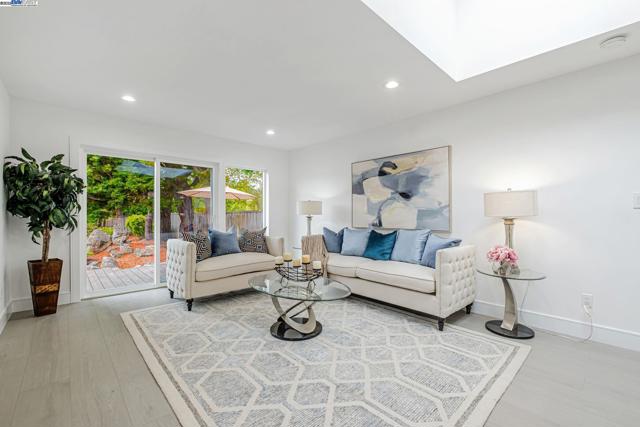 41511 Chadbourne Dr, Fremont CA: https://media.crmls.org/mediaz/0dbd3fbd-872c-45da-9dc7-c049a3ea05bb.jpg