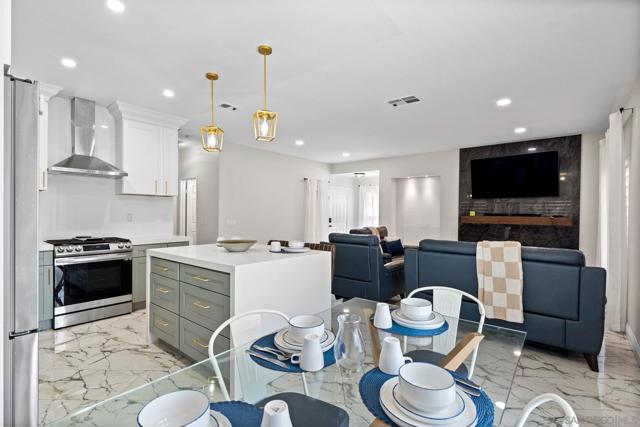 3585 Acacia St, San Diego CA: https://media.crmls.org/mediaz/0dbe38bb-eb39-4398-99d6-ccd87efc7c79.jpg