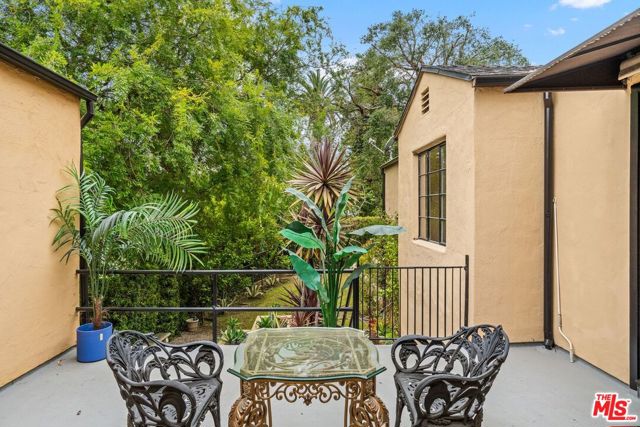 4310 Cedarhurst Circle, Los Angeles CA: https://media.crmls.org/mediaz/0dbe3ebc-2eff-410c-812d-68aafe395240.jpg