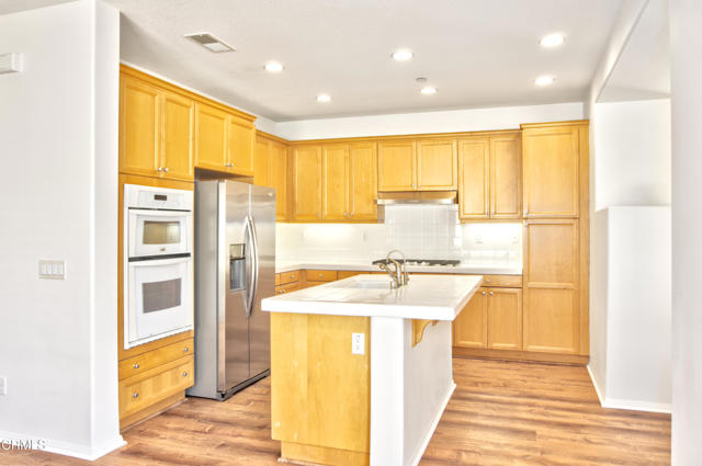 Detail Gallery Image 5 of 21 For 428 Lakeview Ct, Oxnard,  CA 93036 - 4 Beds | 3 Baths