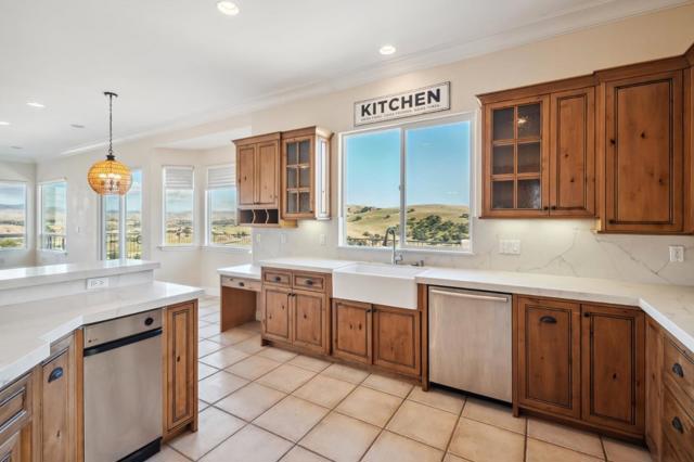 4165 Ashford Circle, Hollister CA: https://media.crmls.org/mediaz/0dbff7c8-1565-470c-8701-3d981f8e7b08.jpg