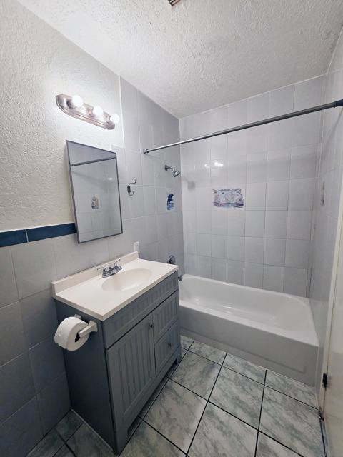 Image 5 of 18 For 4056 Van Dyke Ave  4