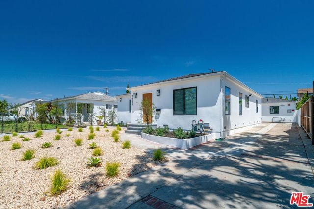 7832 Croydon Avenue, Los Angeles CA: https://media.crmls.org/mediaz/0dc03c36-82fd-4933-a9f9-ea5e56194f80.jpg