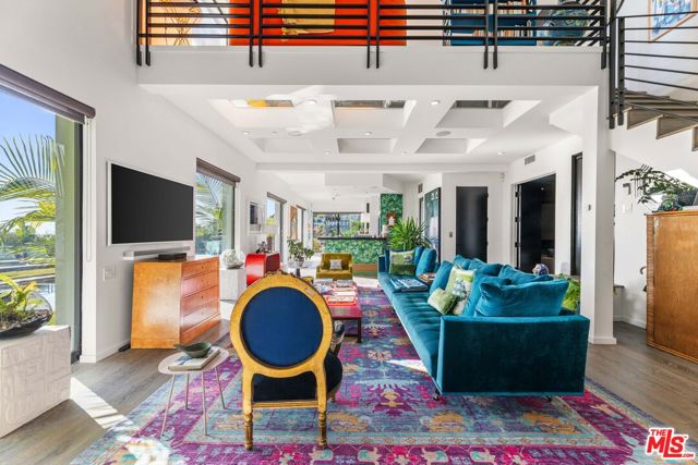 1501 Viewsite Terrace, Los Angeles CA: https://media.crmls.org/mediaz/0dc04417-3511-42fa-9e96-597f2f00a027.jpg