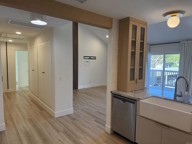 Detail Gallery Image 3 of 26 For 930 via Mil Cumbres, Solana Beach,  CA 92075 - 2 Beds | 2 Baths