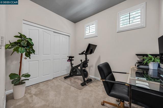 6939 Mariposa Cir, Dublin CA: https://media.crmls.org/mediaz/0dc0adf2-ea77-403f-8e1a-ed16f8543f8b.jpg