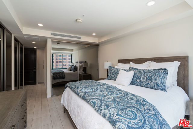 10490 Wilshire Boulevard, Los Angeles CA: https://media.crmls.org/mediaz/0dc0b2c7-70fd-44bc-b5a2-5ae6bc881c0b.jpg
