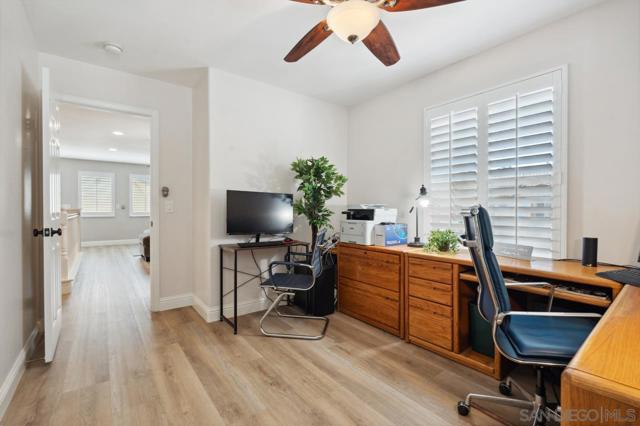 11353 Creekstone Ln, San Diego CA: https://media.crmls.org/mediaz/0dc17542-ff78-4d34-bb90-7cb1af260a4a.jpg