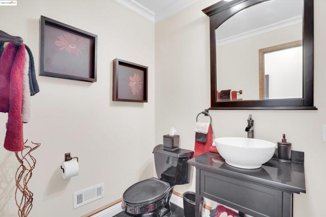 2960 Almondwood Pl, Oakley CA: https://media.crmls.org/mediaz/0dc33fe5-18d3-4d12-b598-359195bc3bd9.jpg