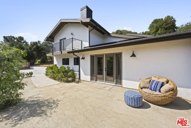 1131 Rancho Drive, Ojai CA: https://media.crmls.org/mediaz/0dc3ed71-84bd-4496-b056-602e15f25a63.jpg