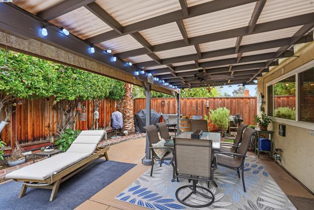 4490 Buckthorn Ct, Concord CA: https://media.crmls.org/mediaz/0dc3fa3e-40f4-476b-9084-a138ee2ca7fe.jpg