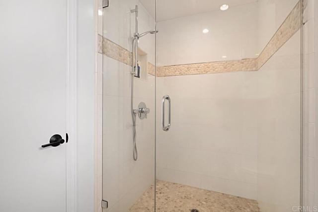 2127 Heather Ln, Del Mar CA: https://media.crmls.org/mediaz/0dc4a2cd-78f0-4a15-b5e2-d870ba10118f.jpg