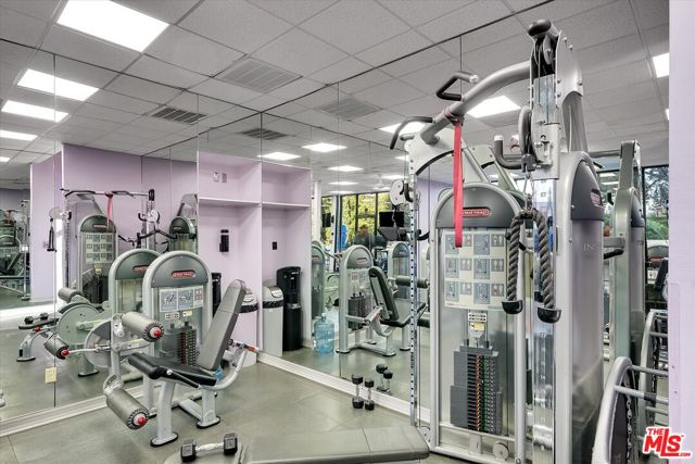 2160 E Century Parkway, Los Angeles CA: https://media.crmls.org/mediaz/0dc4e0ef-8360-42fa-b1a9-d1ab8388e934.jpg