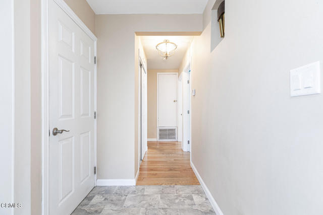 Detail Gallery Image 17 of 64 For 10272 Willow Springs Ln, Sunland,  CA 91040 - 4 Beds | 3 Baths