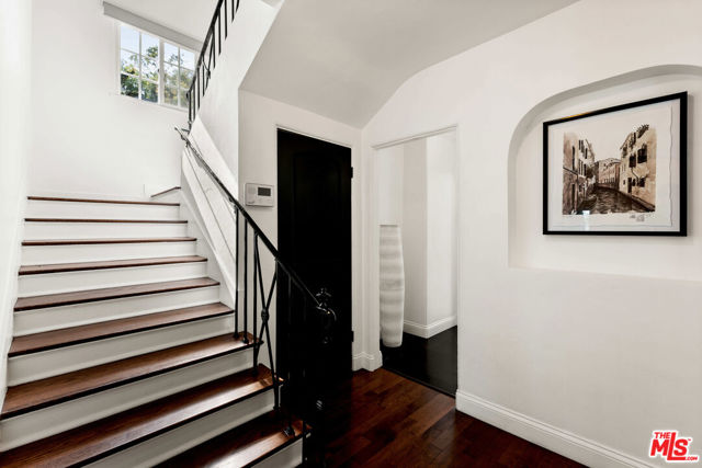 6475 San Marco Circle, Los Angeles CA: https://media.crmls.org/mediaz/0dc51829-38c9-4175-8743-446d60fcf20b.jpg