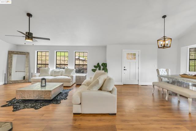 16806 Brewer Rd, Grass Valley CA: https://media.crmls.org/mediaz/0dc58ee1-5e43-44f5-b269-e9f1111527ea.jpg