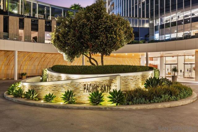 888 W E Street, San Diego CA: https://media.crmls.org/mediaz/0dc61922-6086-4c27-b10a-8d9f8f79ecf3.jpg
