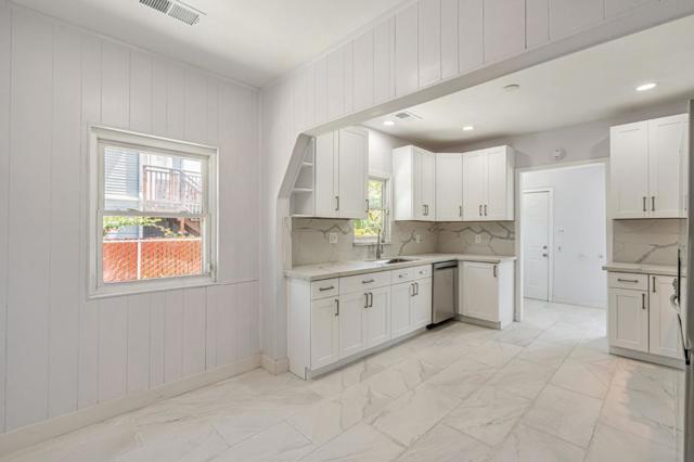 1081 65th Street, Emeryville CA: https://media.crmls.org/mediaz/0dc64500-2784-4aa5-95da-5e536515d430.jpg
