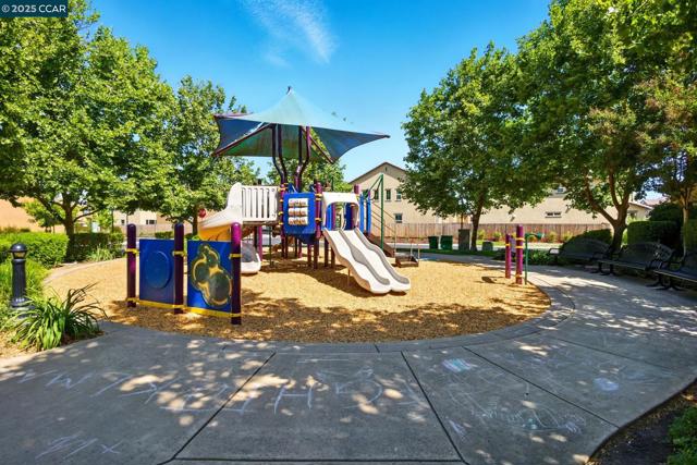 35 Belluno Dr, Stockton CA: https://media.crmls.org/mediaz/0dc66335-aaa7-47fb-aa8f-9d4fcecda903.jpg