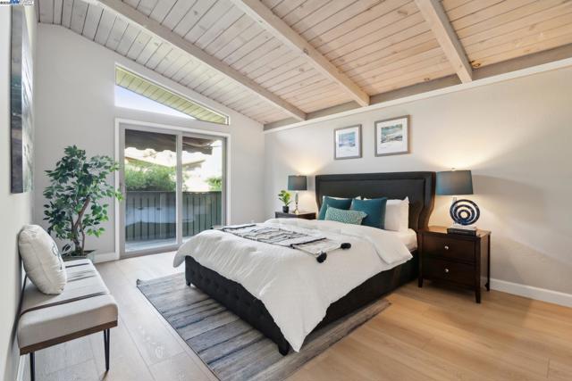 278 Monroe Dr., Mountain View CA: https://media.crmls.org/mediaz/0dc67c2c-df84-4135-9ce2-dbe2f8e075ea.jpg