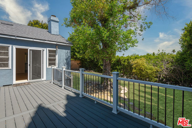 5572 Bradna Drive, Los Angeles CA: https://media.crmls.org/mediaz/0dc6a23d-9b34-4535-a217-1ec2fad2a947.jpg