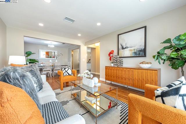 32409 Elizabeth Way, Union City CA: https://media.crmls.org/mediaz/0dc6a8b5-1086-4704-bd5a-8a9b305a232d.jpg