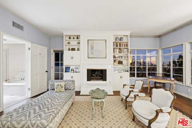 1114 Schuyler Road, Beverly Hills CA: https://media.crmls.org/mediaz/0dc6d5c0-14d4-4a24-bd82-212d4d1b40e2.jpg